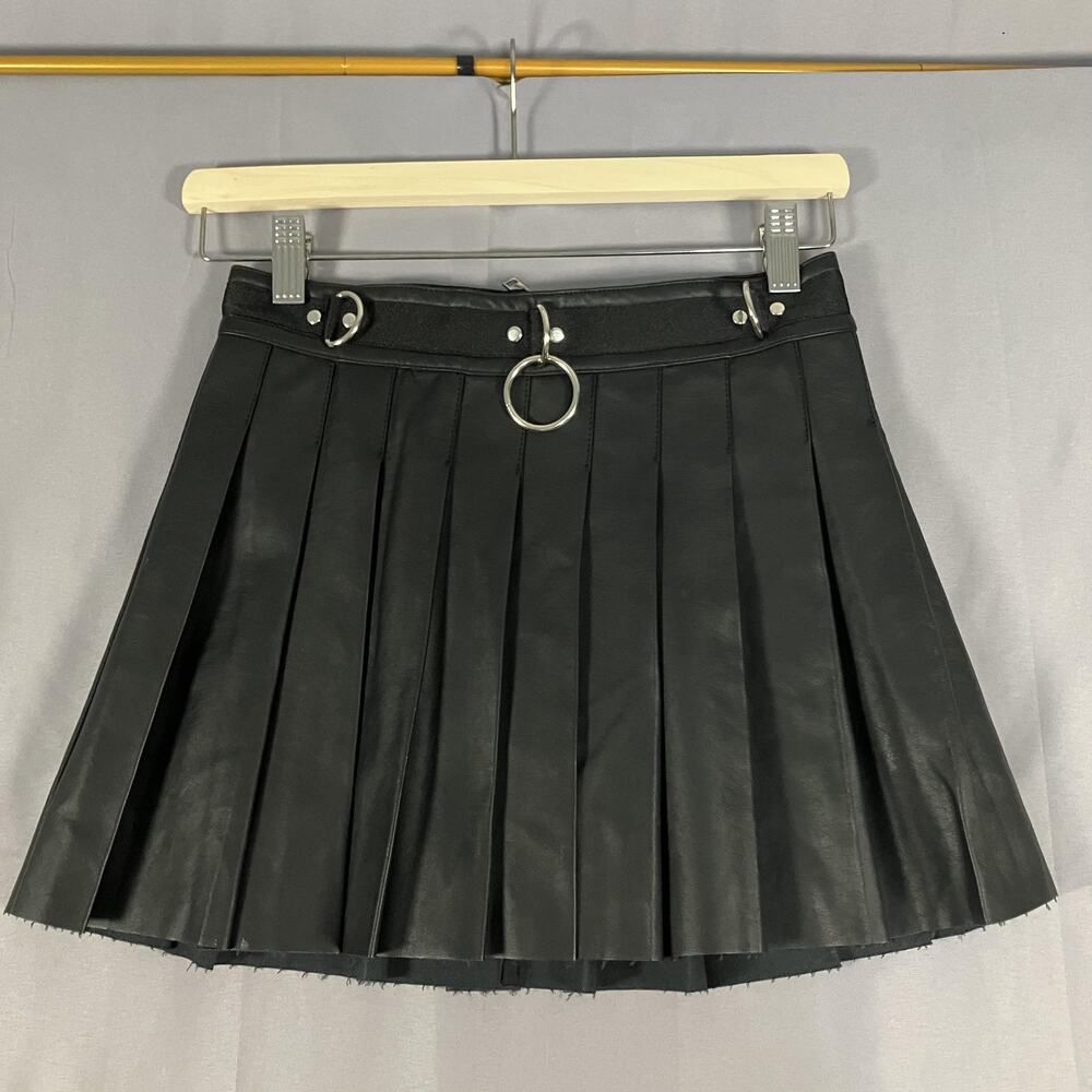 Current Mood Skirt Womens Small‎ Black Pleated Faux Leather O-Ring Belt Zip Mini